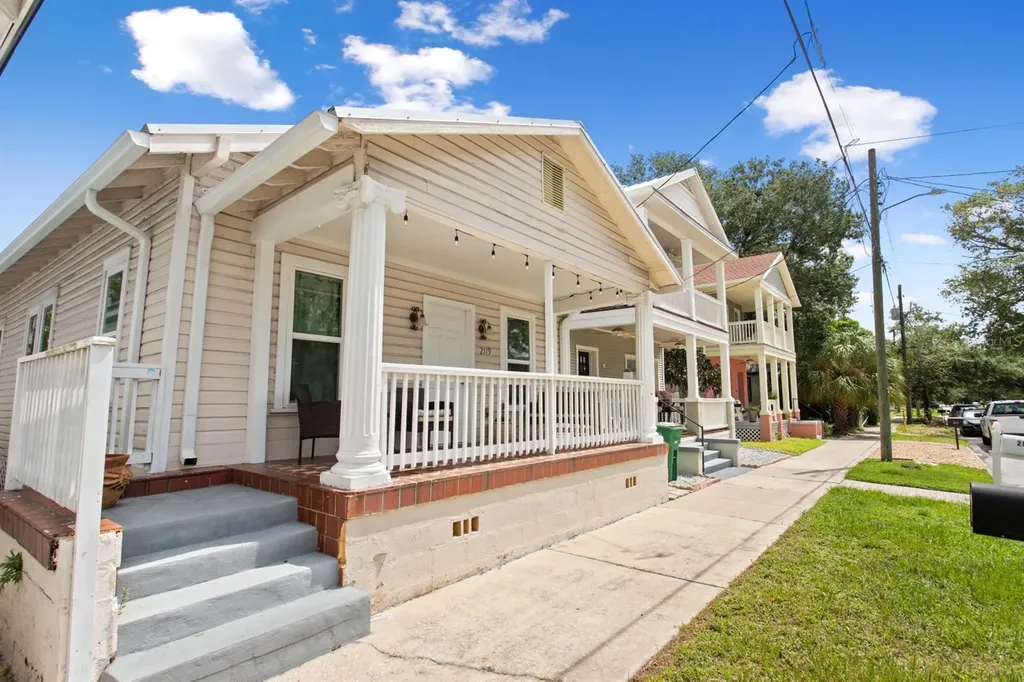 2119 W Spruce Street Tampa FL 33607