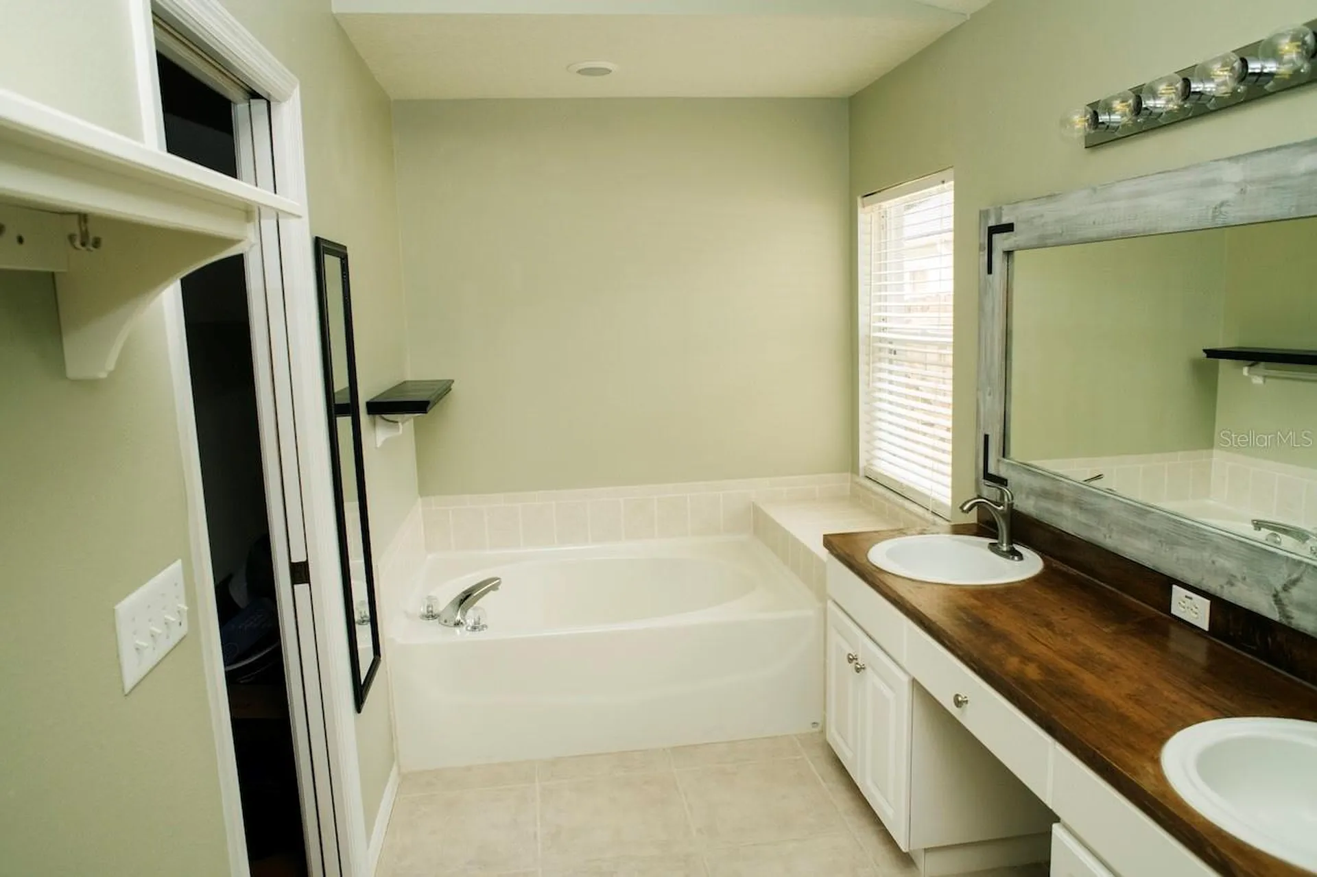 2508 Allwood Avenue Valrico FL 33596