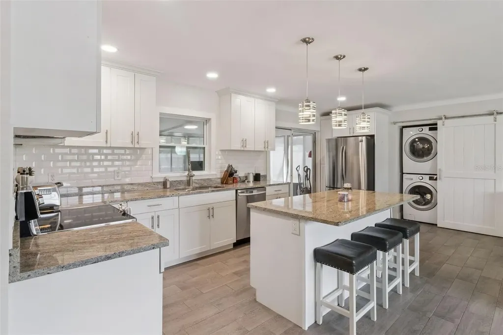 1761 65th Avenue N St Petersburg FL 33702