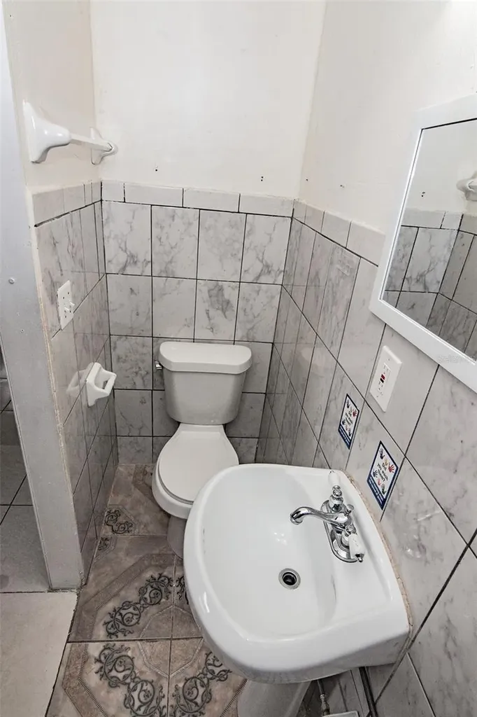 5810 N Thatcher Avenue Tampa FL 33614