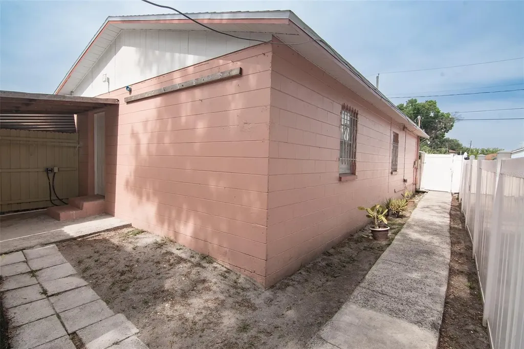 5810 N Thatcher Avenue Tampa FL 33614