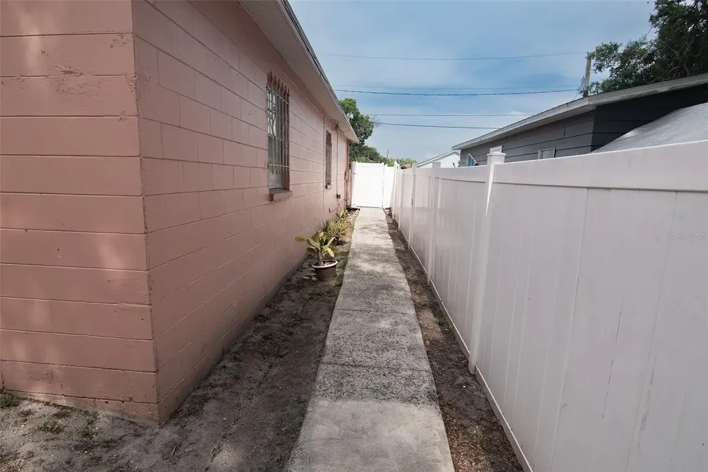 5810 N Thatcher Avenue Tampa FL 33614