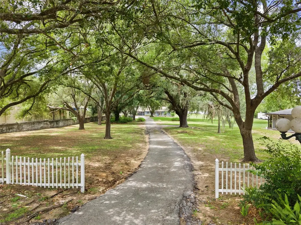 498 Lakewood Drive Brandon FL 33510
