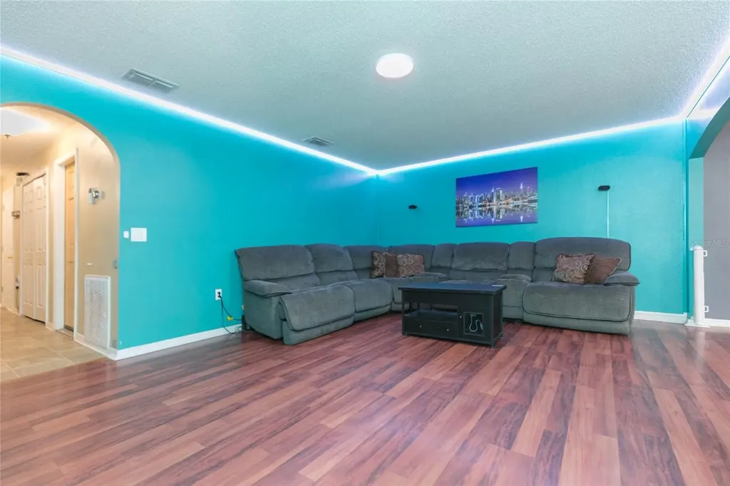 9922 Ashburn Lake Drive Tampa FL 33610
