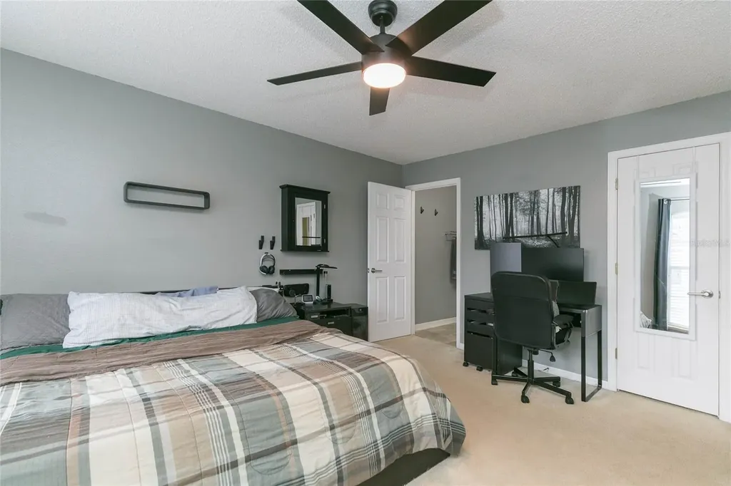 9922 Ashburn Lake Drive Tampa FL 33610