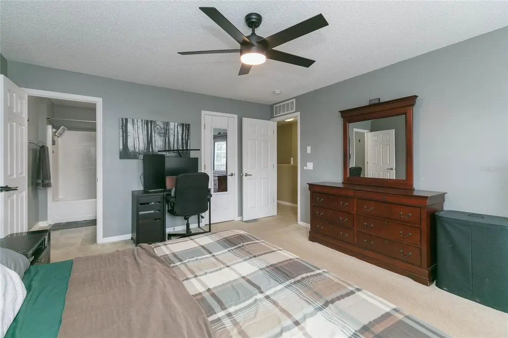 9922 Ashburn Lake Drive Tampa FL 33610