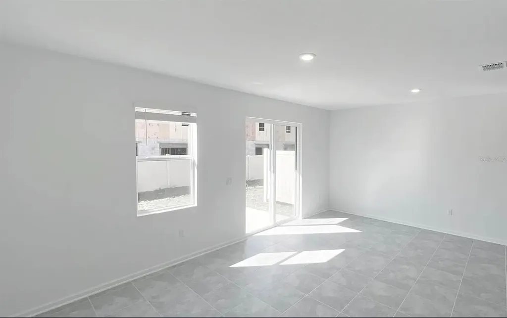 2562 Skyline Loop Kissimmee FL 34758