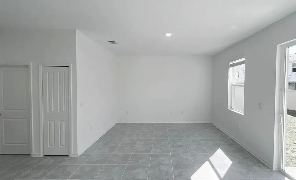 2562 Skyline Loop Kissimmee FL 34758