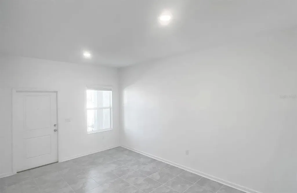 2562 Skyline Loop Kissimmee FL 34758