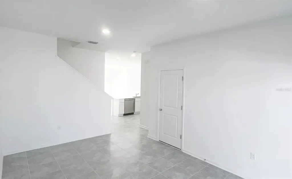 2562 Skyline Loop Kissimmee FL 34758