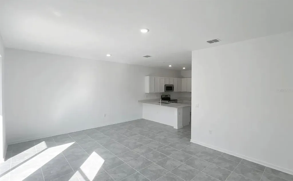 2562 Skyline Loop Kissimmee FL 34758