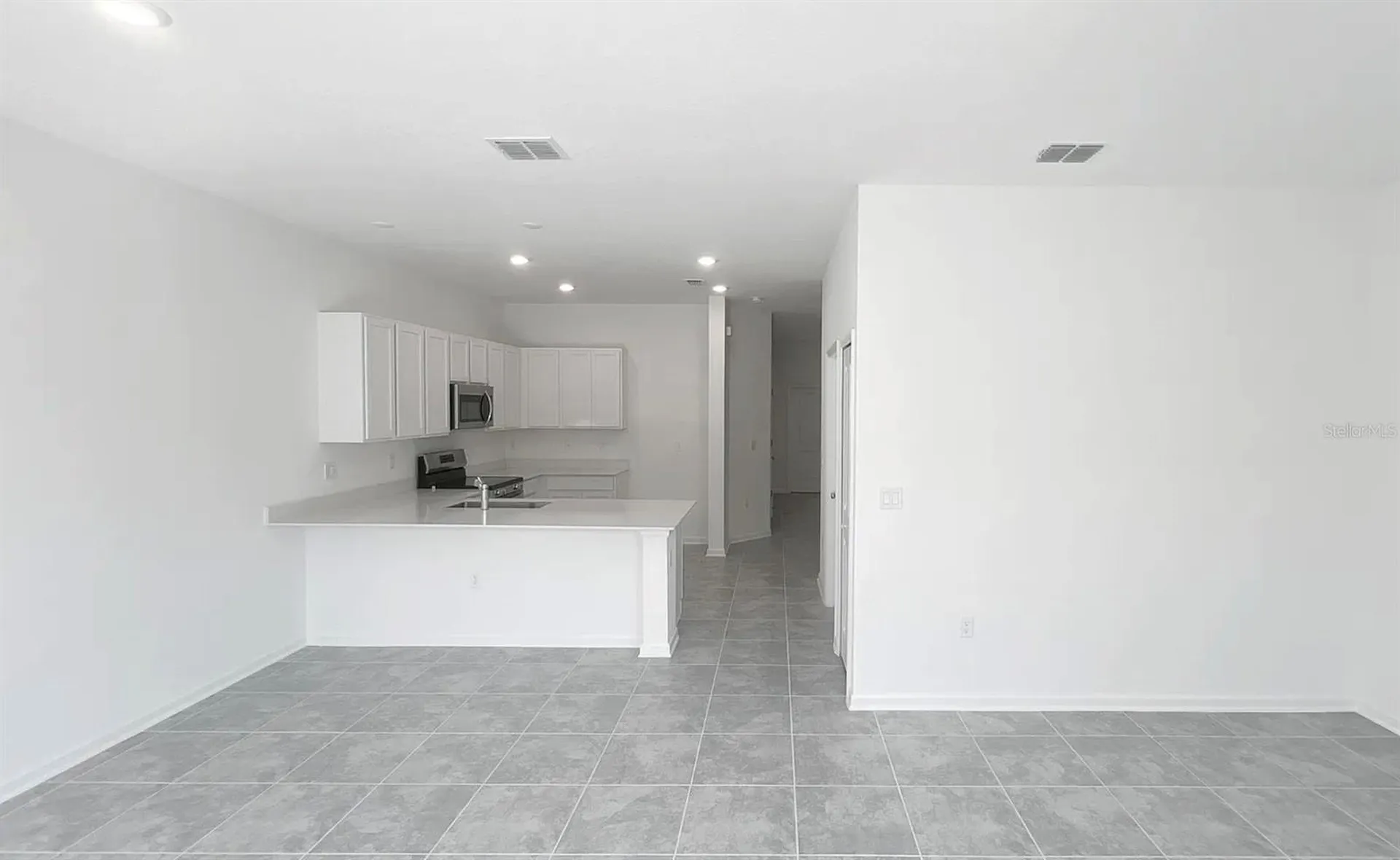 2562 Skyline Loop Kissimmee FL 34758