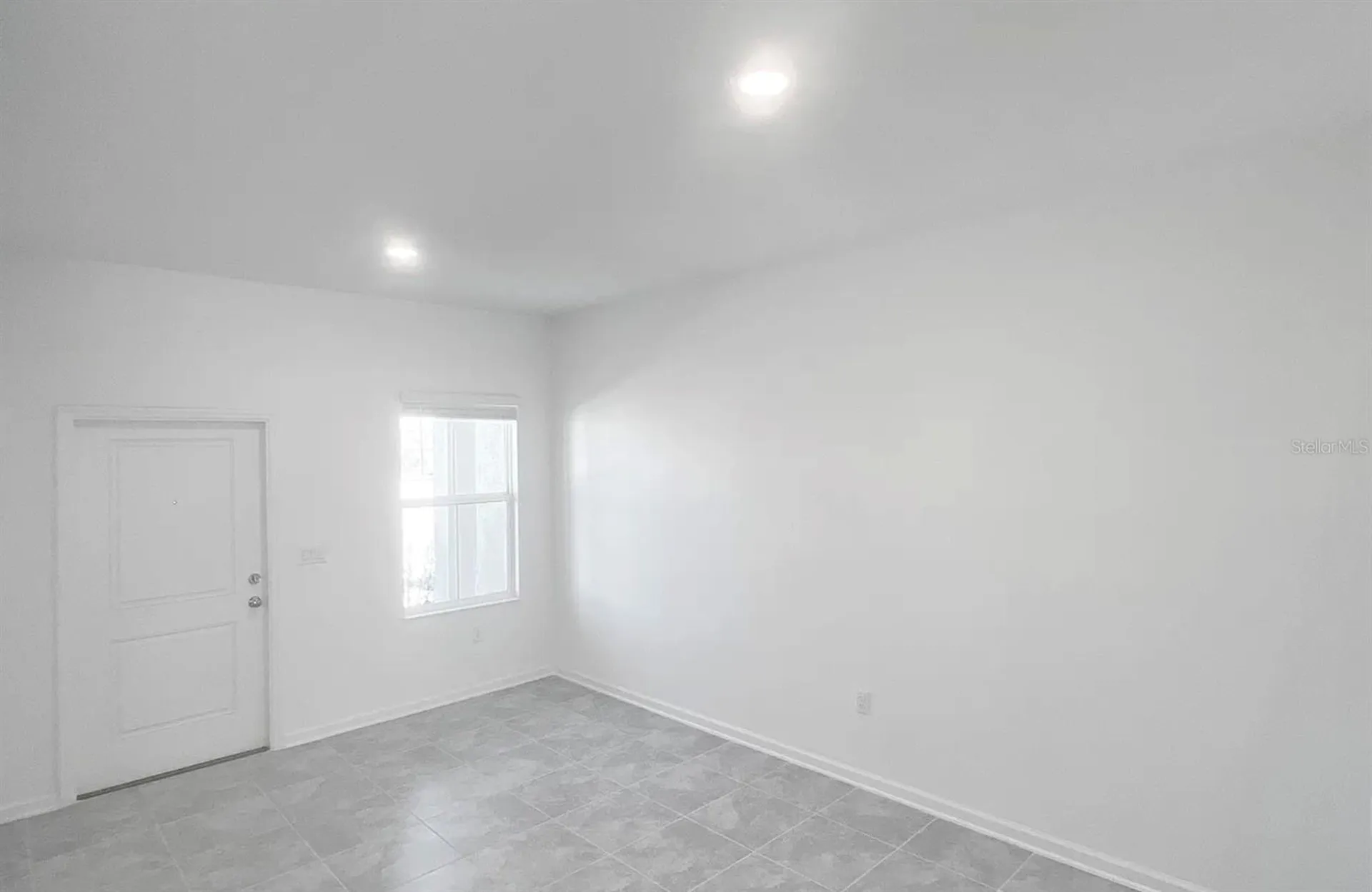 2562 Skyline Loop Kissimmee FL 34758