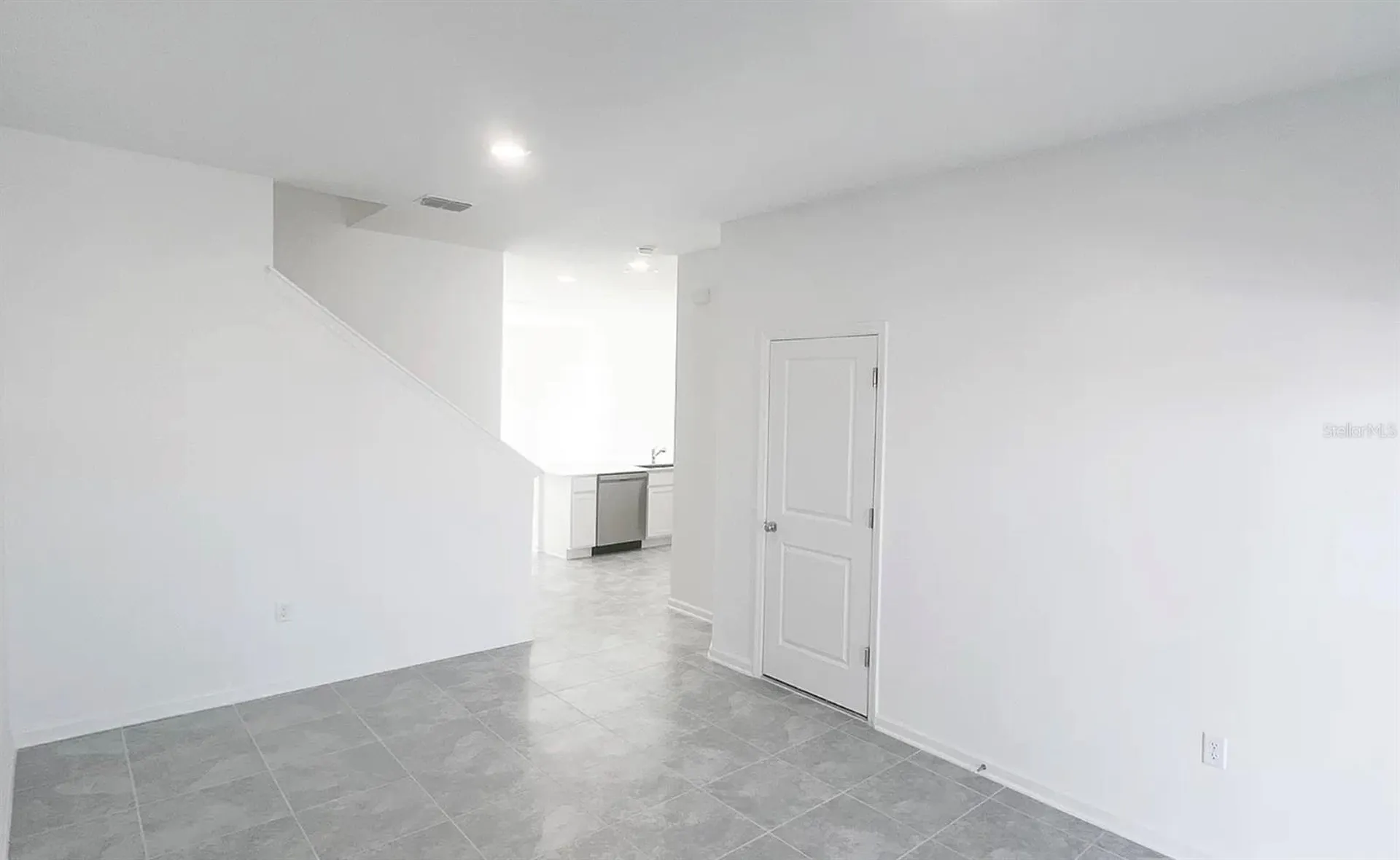 2562 Skyline Loop Kissimmee FL 34758