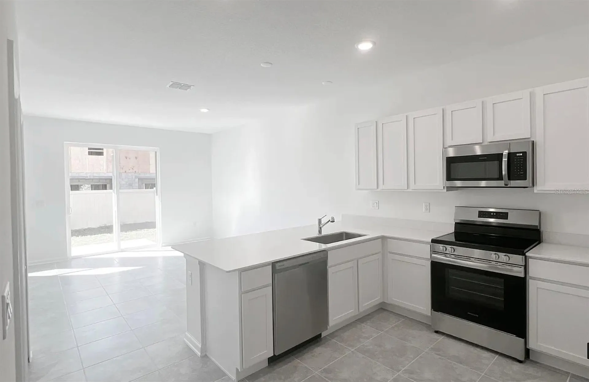 2562 Skyline Loop Kissimmee FL 34758