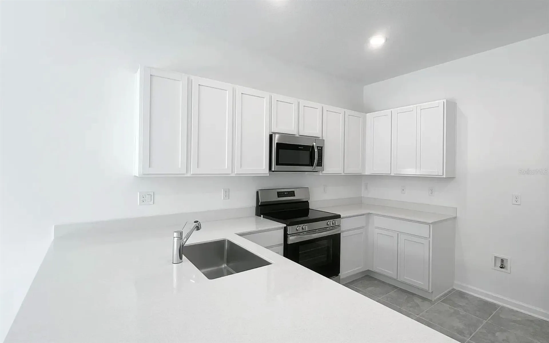 2562 Skyline Loop Kissimmee FL 34758