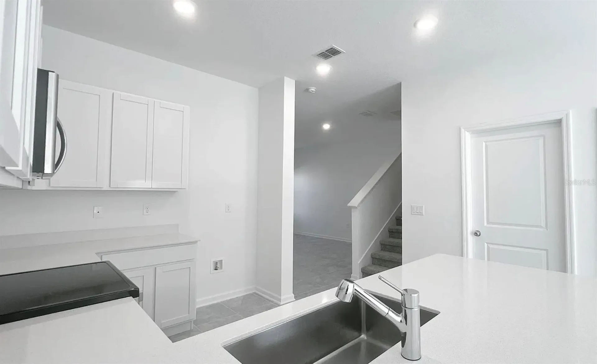 2562 Skyline Loop Kissimmee FL 34758