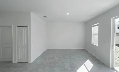 2562 Skyline Loop Kissimmee FL 34758