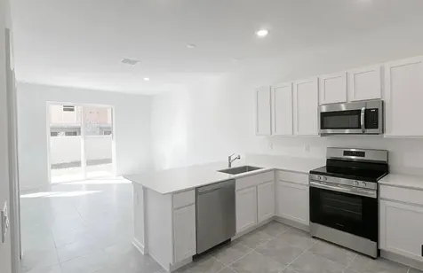2562 Skyline Loop Kissimmee FL 34758