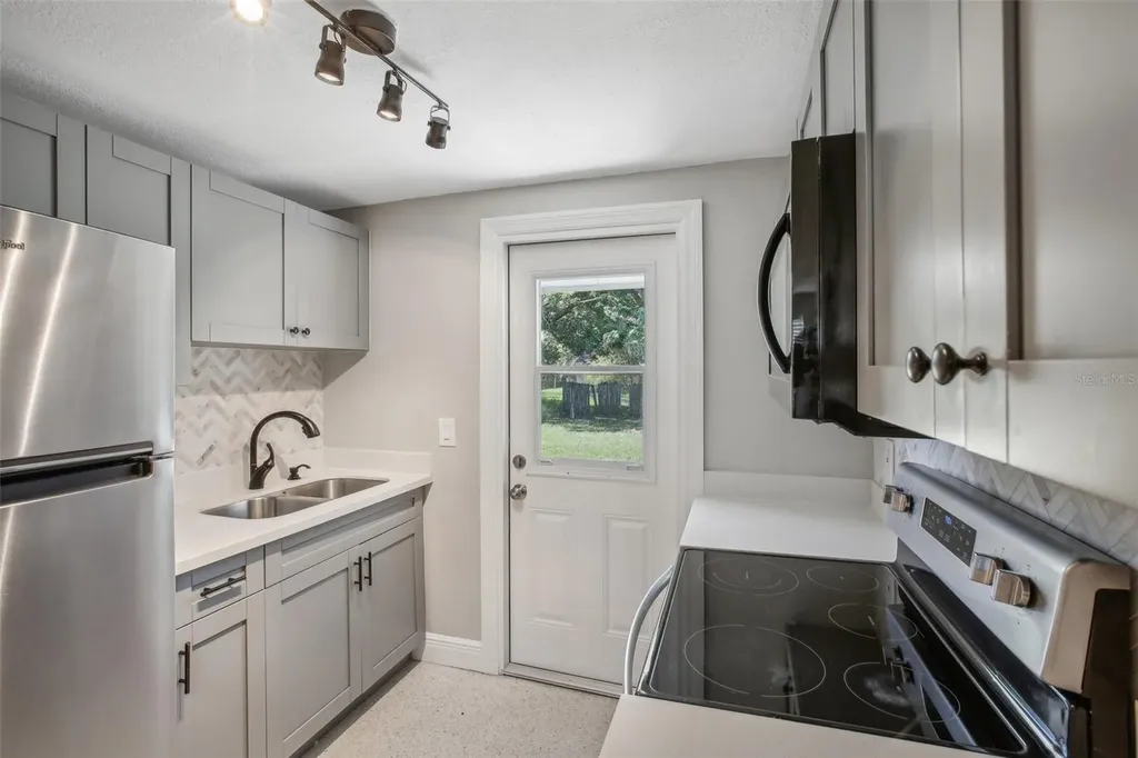 8703 Navajo Avenue Tampa FL 33637