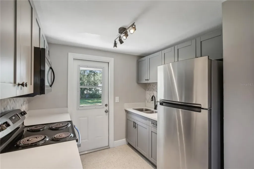 8703 Navajo Avenue Tampa FL 33637