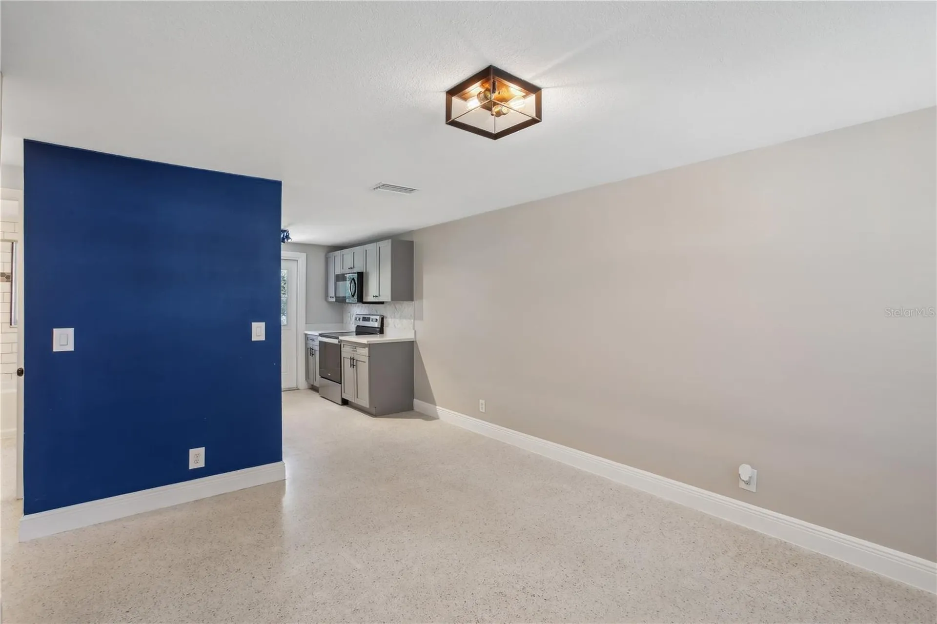 8703 Navajo Avenue Tampa FL 33637