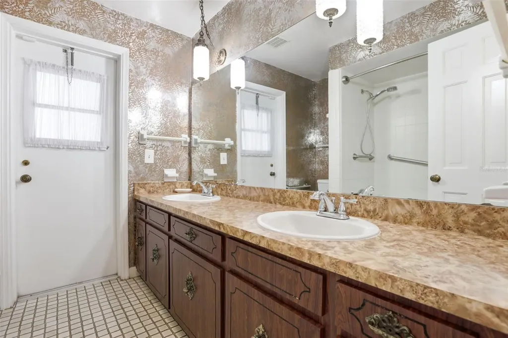 5082 Jennifer Place Orlando FL 32807