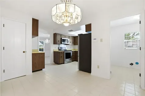 5082 Jennifer Place Orlando FL 32807
