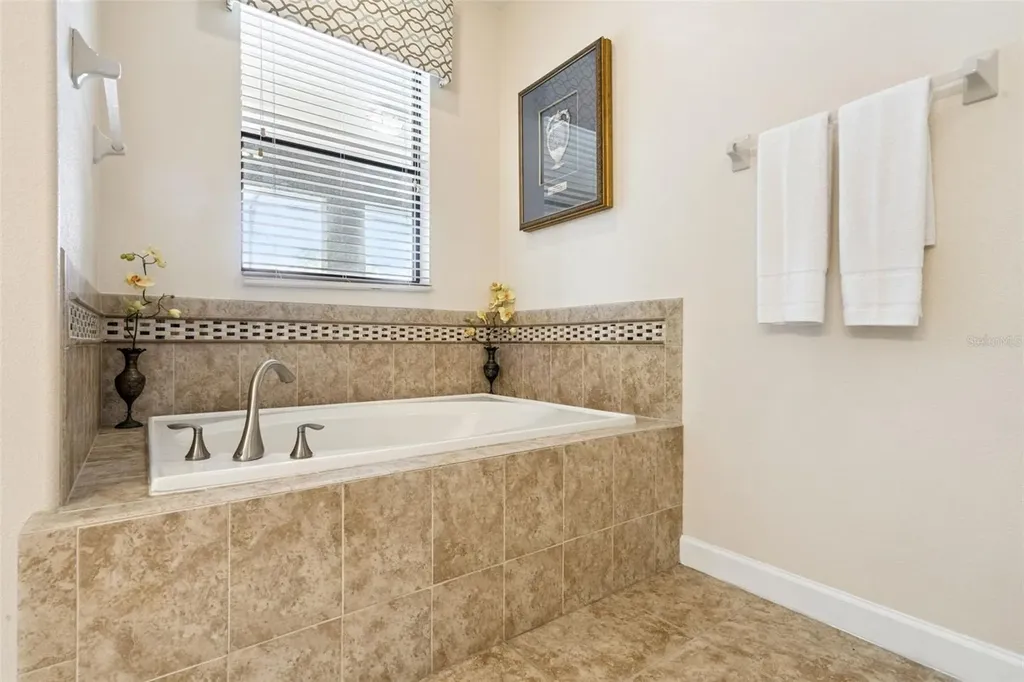 1420 Moon Valley Davenport FL 33896