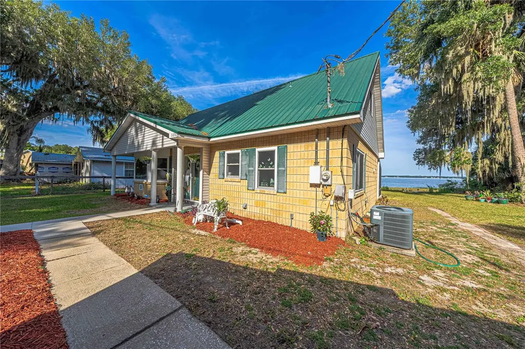 11690 SE 132nd Street Road Ocklawaha FL 32179