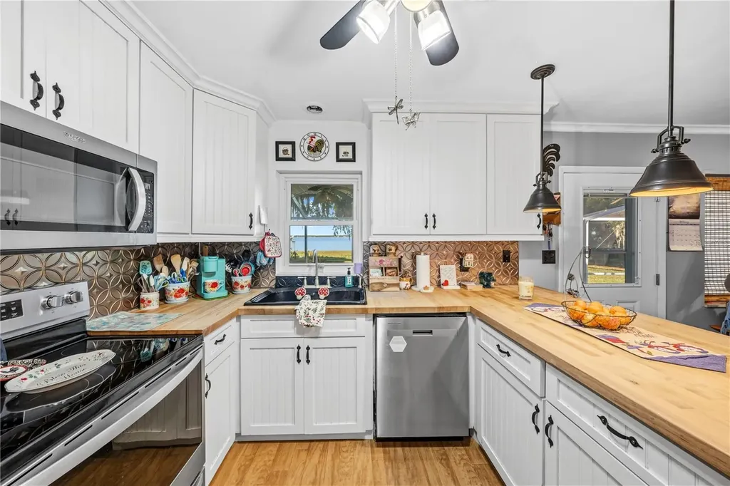 11690 SE 132nd Street Road Ocklawaha FL 32179