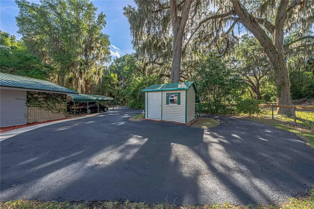 11690 SE 132nd Street Road Ocklawaha FL 32179