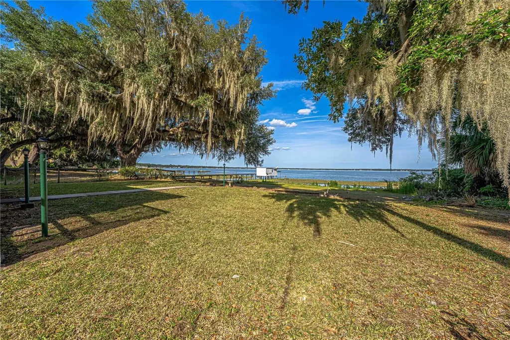 11690 SE 132nd Street Road Ocklawaha FL 32179