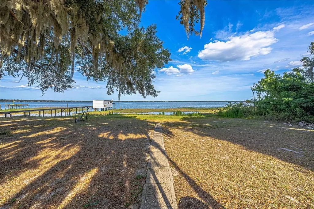 11690 SE 132nd Street Road Ocklawaha FL 32179