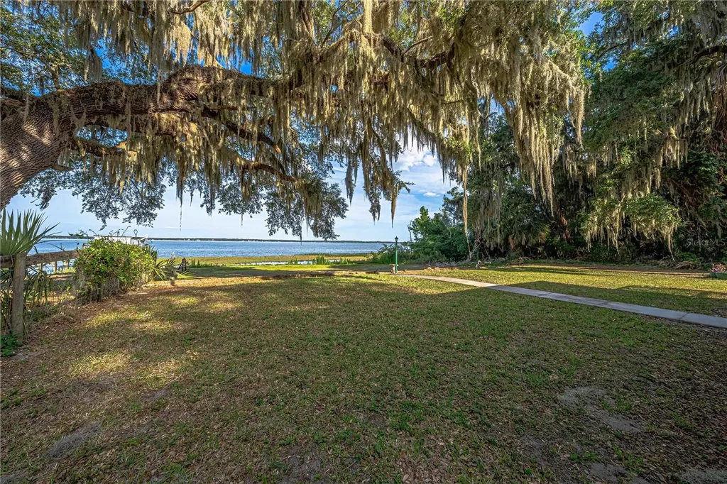 11690 SE 132nd Street Road Ocklawaha FL 32179