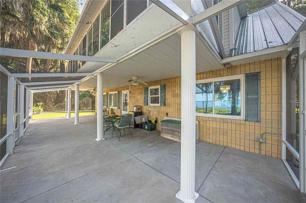 11690 SE 132nd Street Road Ocklawaha FL 32179