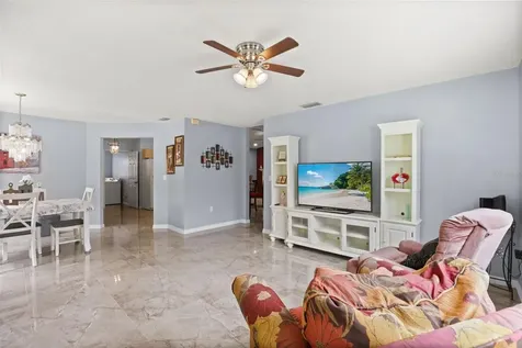 329 Lake Daisy Loop Winter Haven FL 33884