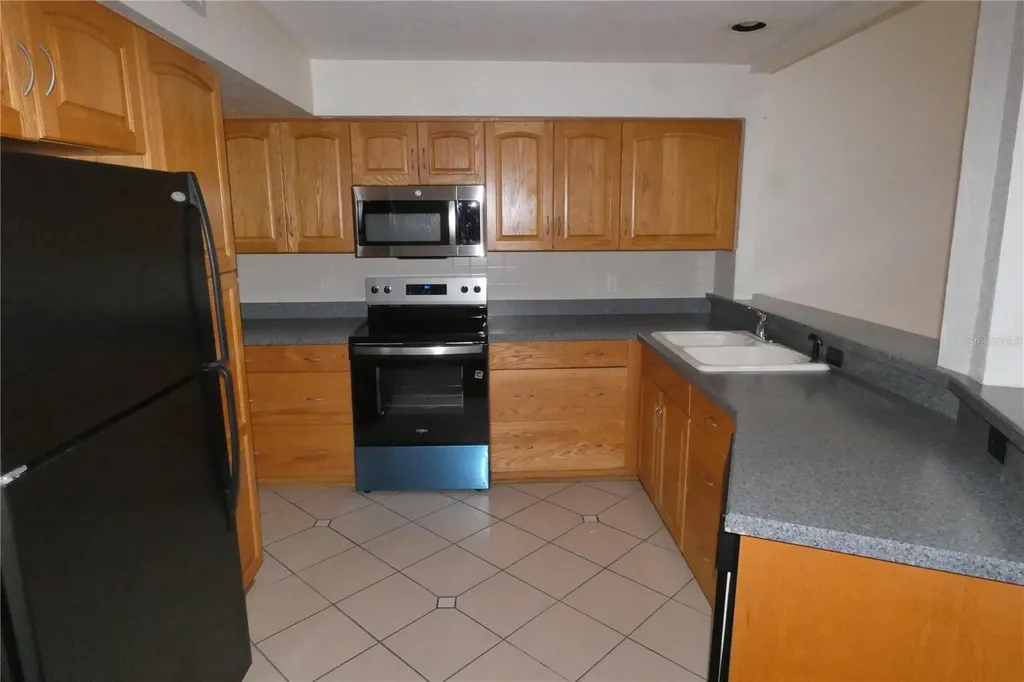617 Segovia Court NE St Petersburg FL 33703