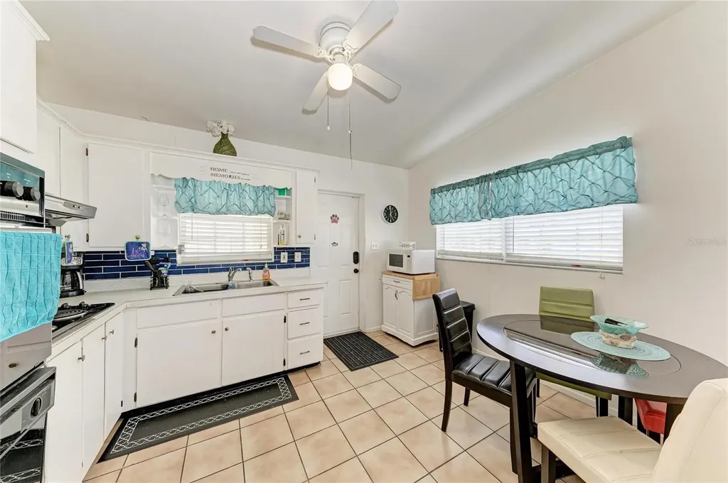 2564 Wood Street Sarasota FL 34237