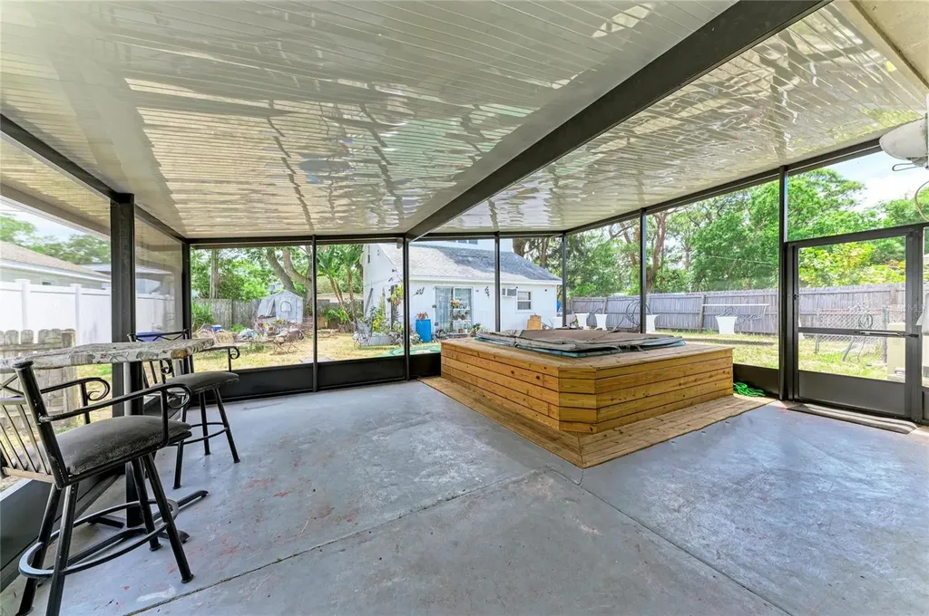 2564 Wood Street Sarasota FL 34237