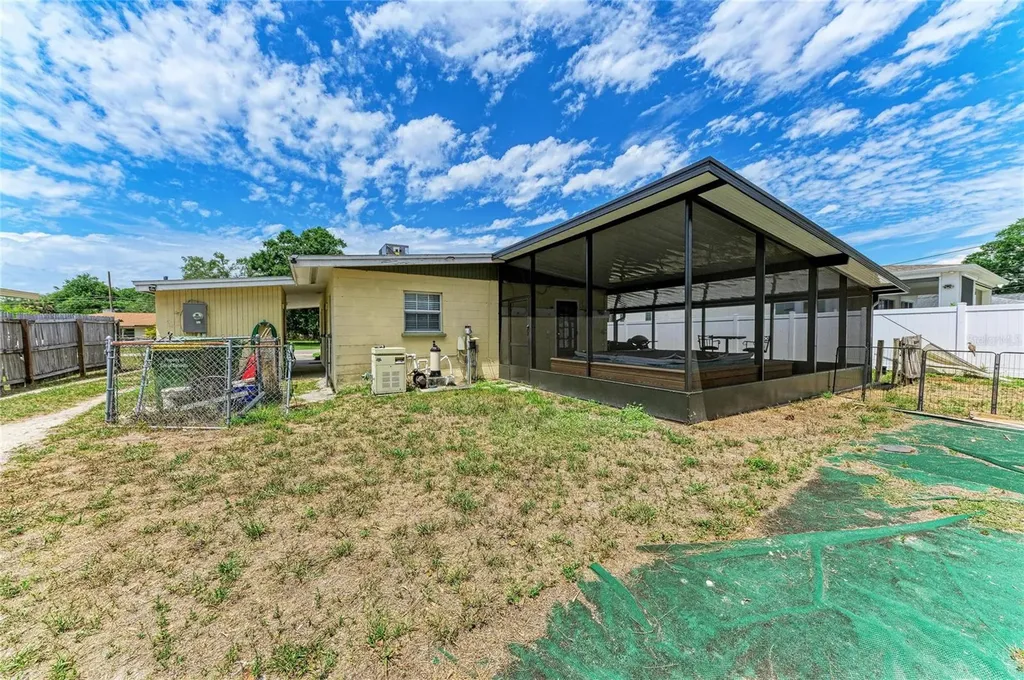 2564 Wood Street Sarasota FL 34237