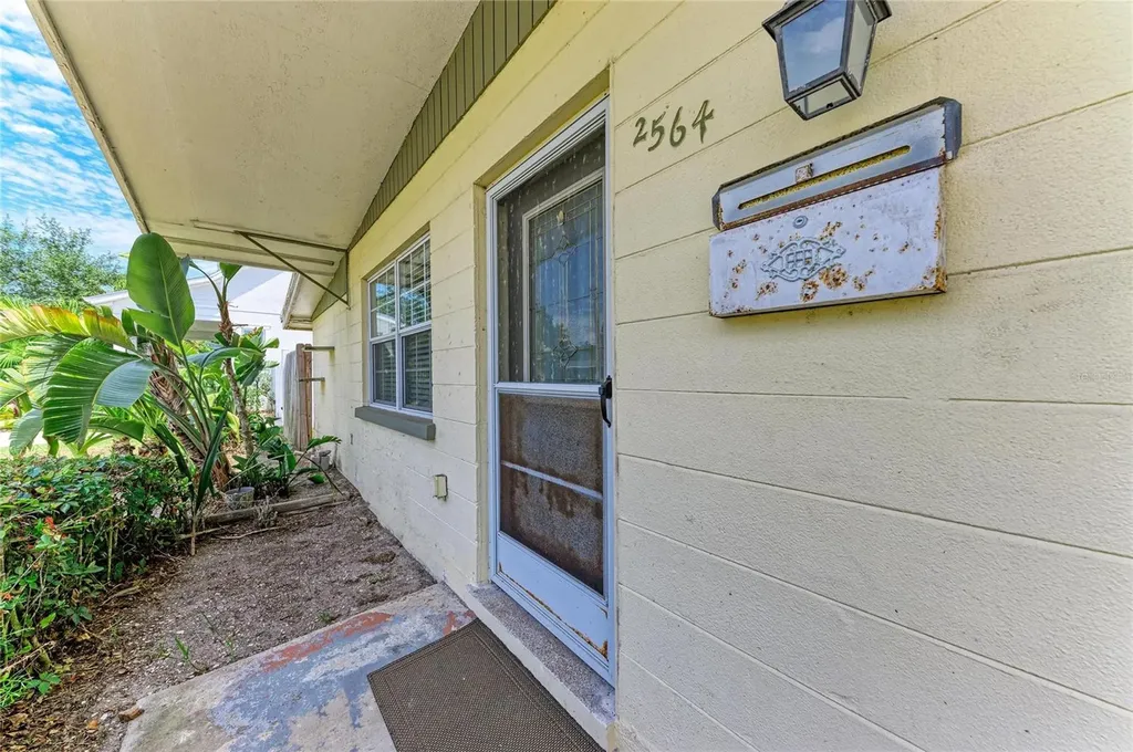 2564 Wood Street Sarasota FL 34237