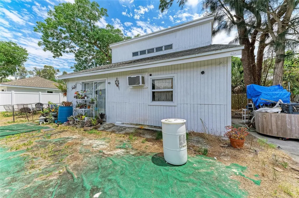 2564 Wood Street Sarasota FL 34237