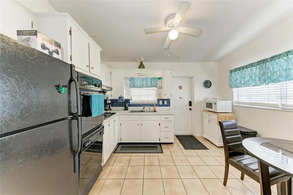 2564 Wood Street Sarasota FL 34237