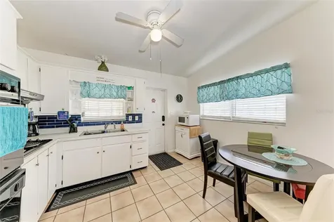 2564 Wood Street Sarasota FL 34237