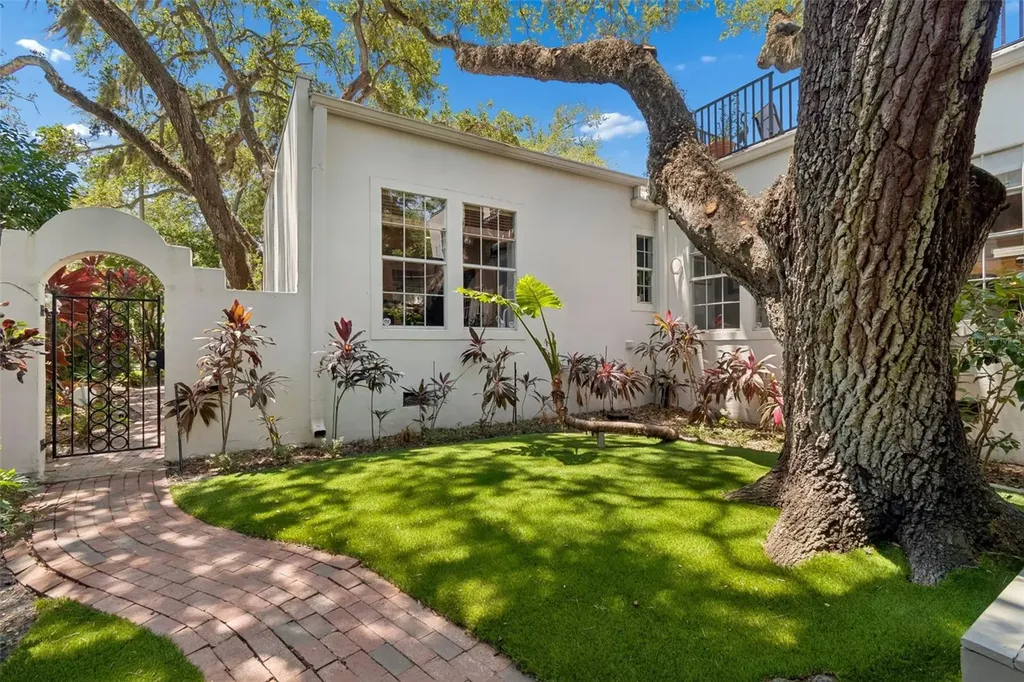 2941 W Bayshore Court Tampa FL 33611