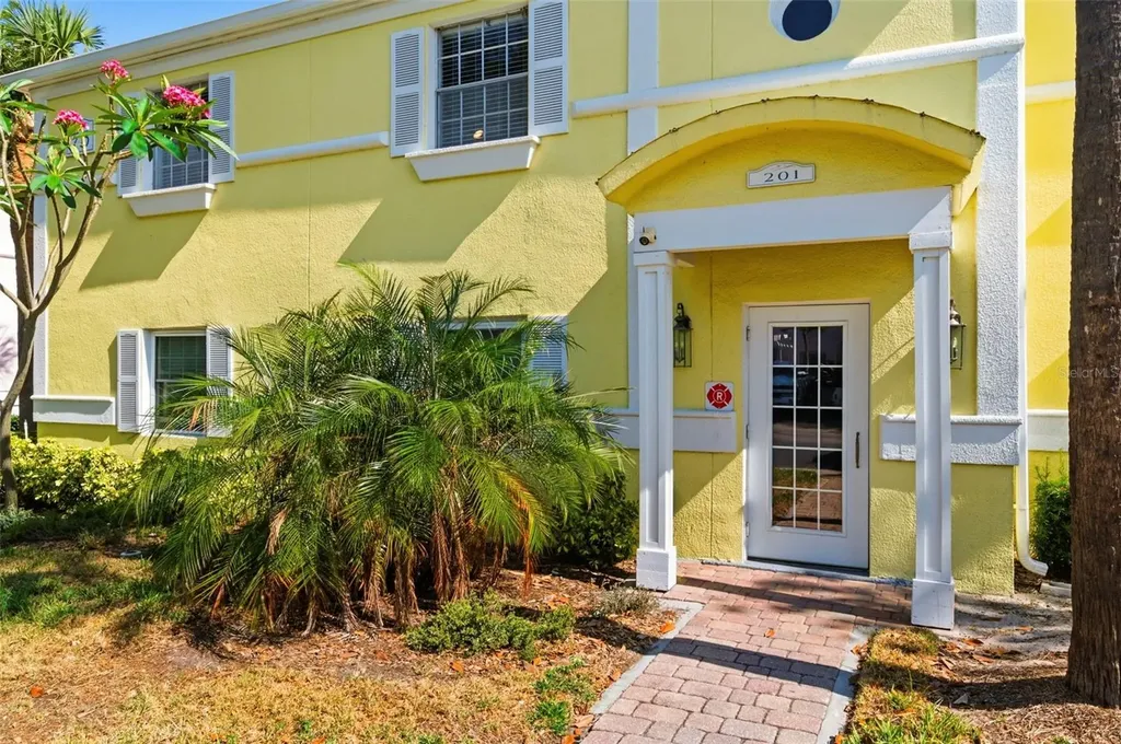 201 Pompano Drive SE St Petersburg FL 33705