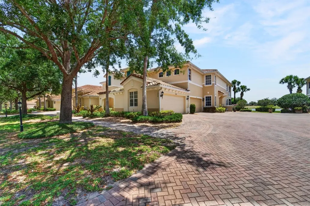 1364 Emerald Dunes Drive Sun City Center FL 33573