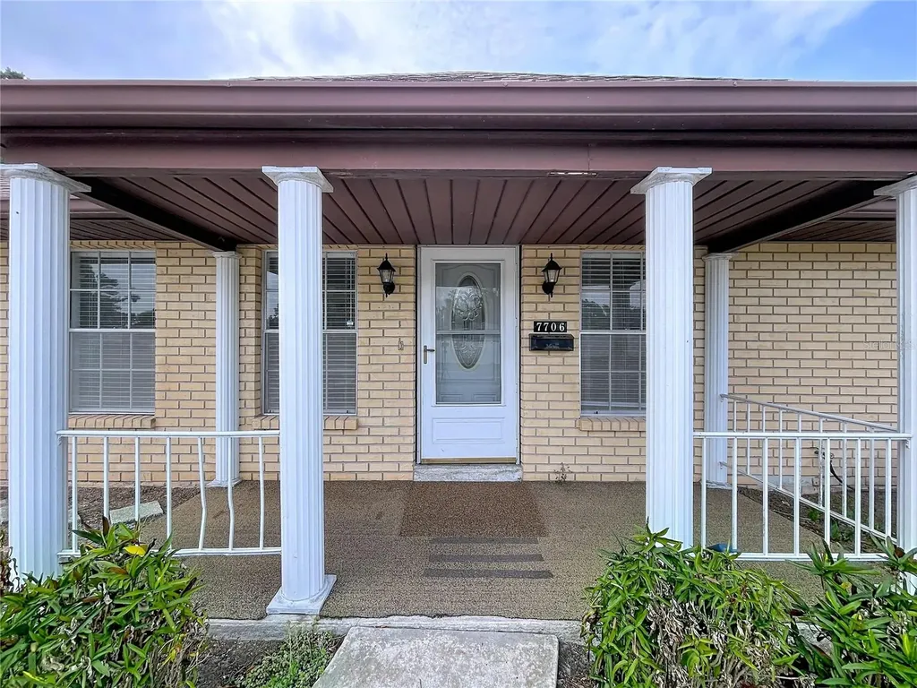 7706 W Elm Street Tampa FL 33615