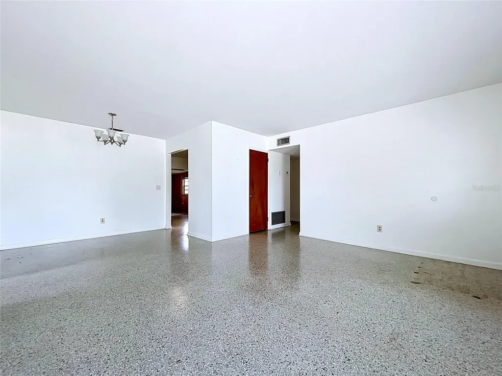 7706 W Elm Street Tampa FL 33615